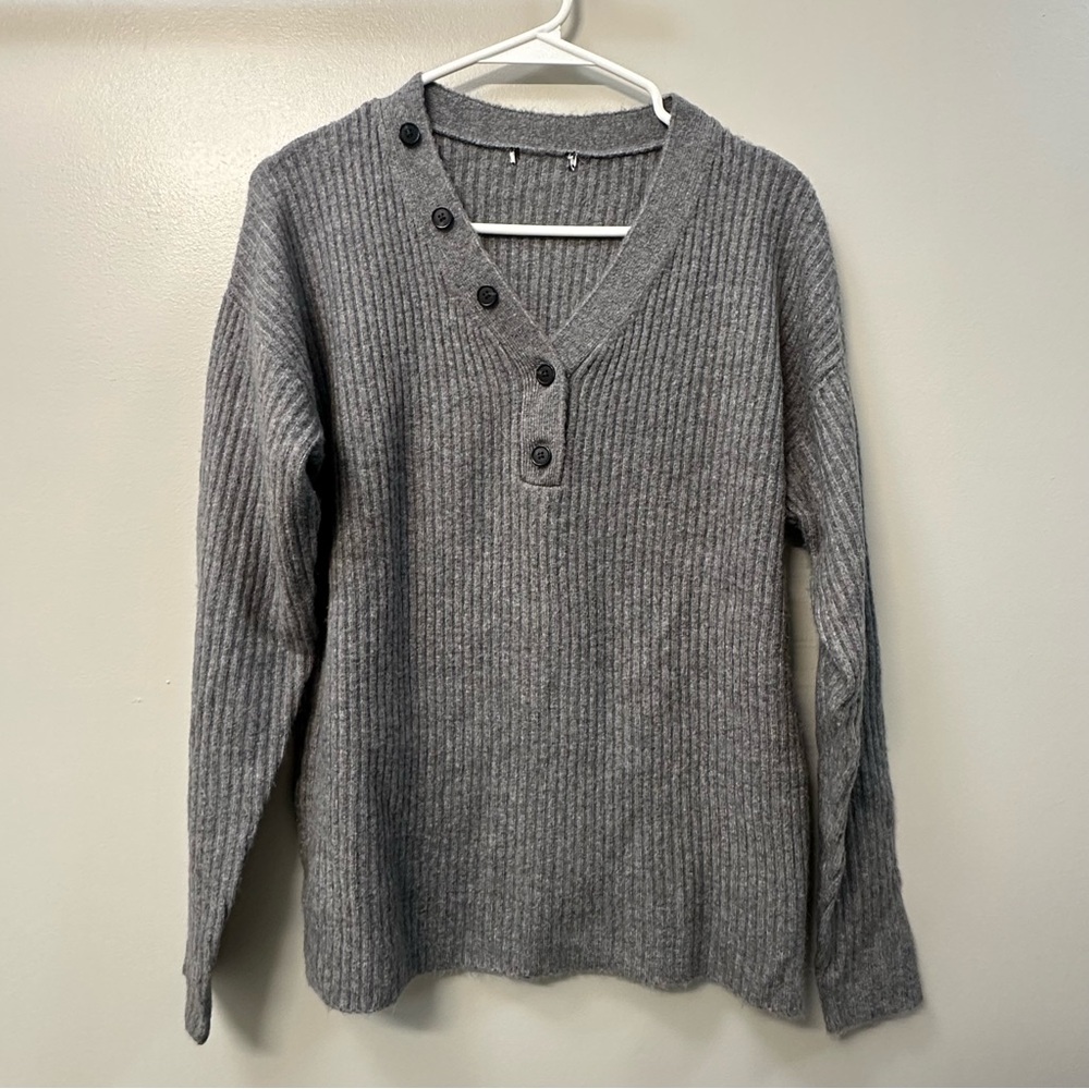 Women’s Gray Ribbed Sweater